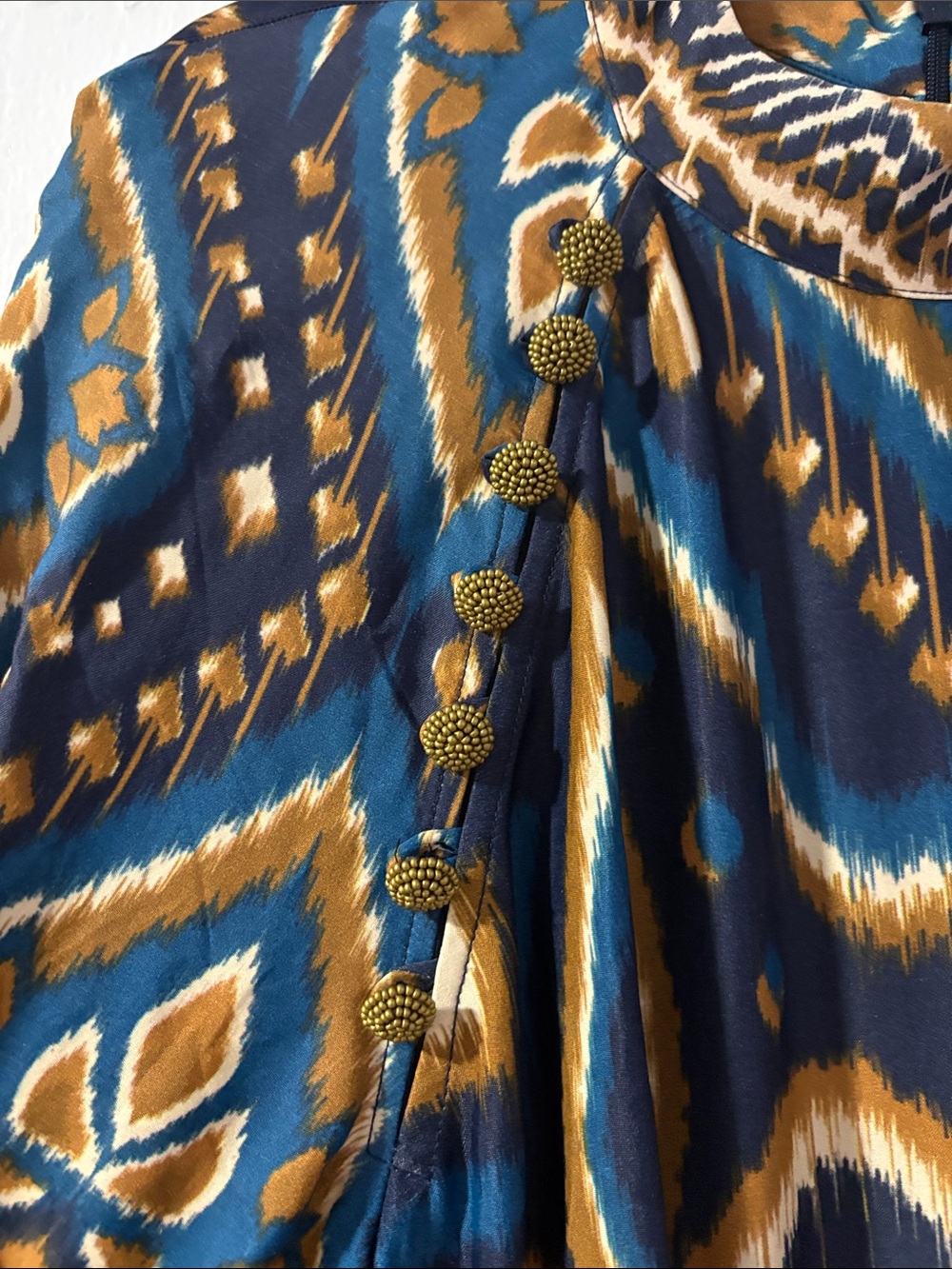 FARM RIO Women's Blue and Gold Patterned Long-Sleeve Dress
BRAND NEW - Picture 3 of 7